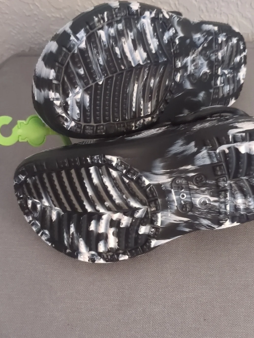 NWT CROCS Baya SZ 13 Kids Classic Lined Clog in Black & White Marble